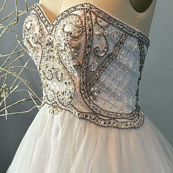 BEJEWELLED WHITE TUTU WEDDING GOWN US SIZE 6 - Picture 7 of 8